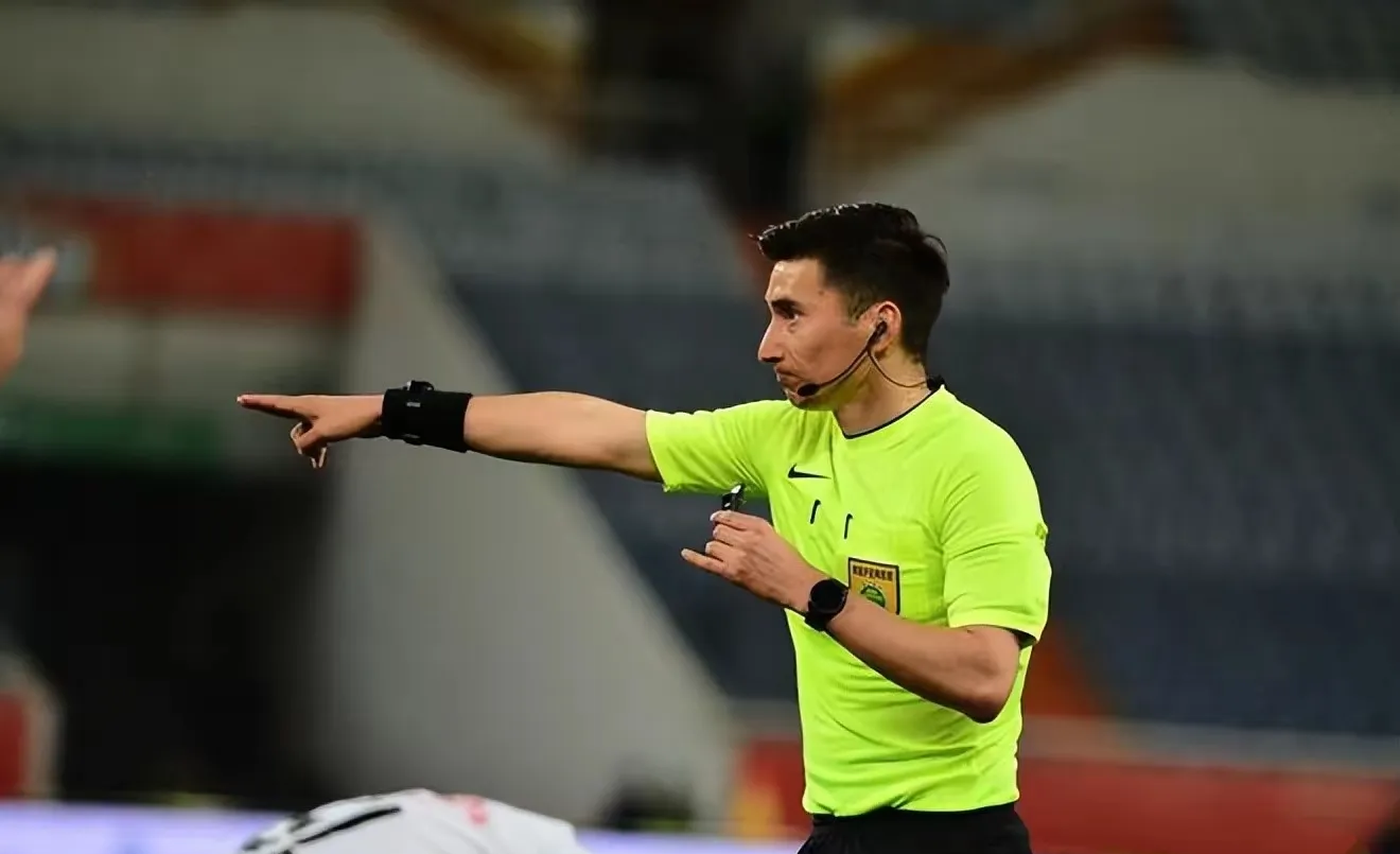 华体会官网入口-赛后里尔备战欧超杯,复出首秀细节曝光,底气十足,临场指挥获称赞的简单介绍